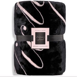 Victoria's Secret Black Sherpa Blanket NWT